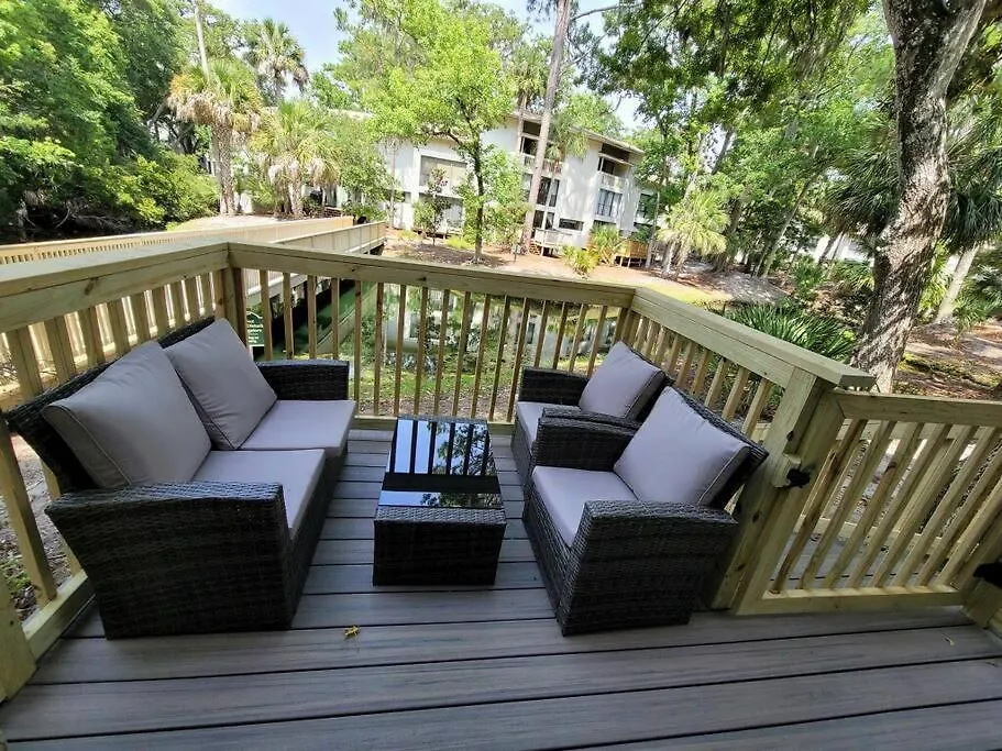 Contemporary Bliss-Newly Renovated Cozy Villa! Hilton Head Island