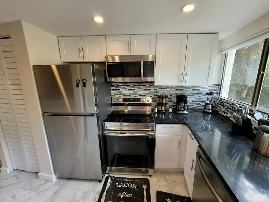 Contemporary Bliss-Newly Renovated Cozy Villa! Hilton Head Island United States